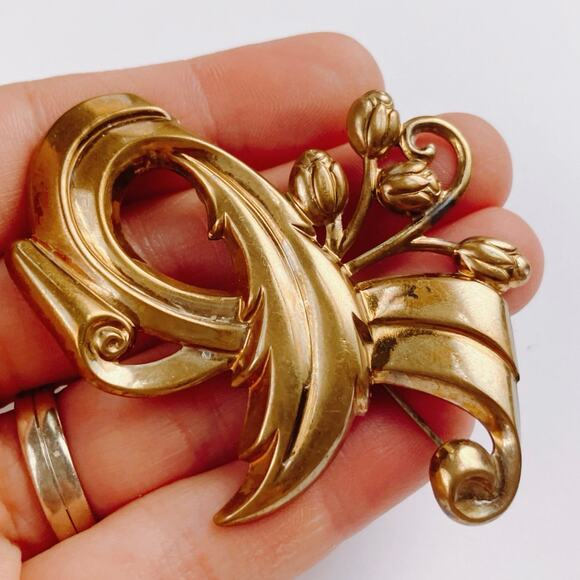 VTG 1940s Brooch Tulip Mid Century Ribbon Floral Scroll Gold Tone Pin - Picture 2 of 10